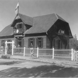 Aspecto de la Oficina de Bosques, Tierras y Colonias (SENASA), Villegas y Moreno. C. 1930 (Col. Frey en Museo de la Patagonia)